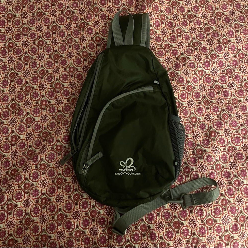 green cross body/fanny pack